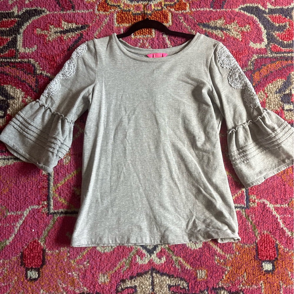 Lilly Pulitzer Gray fitted sweatshirt